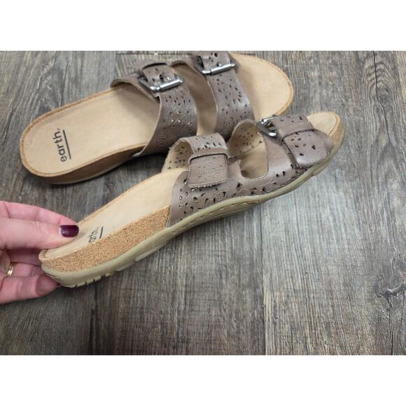 Earth Perforated Leather Slide Sandals Sand Antigua Warm Taupe Shoes Size 8.5 - Picture 5 of 9